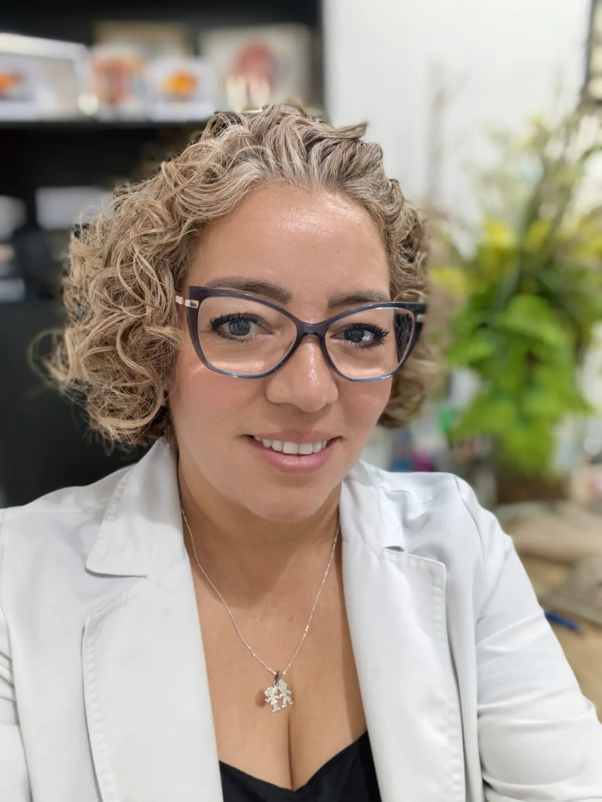 Dra. Fabiola Flores Arredondo, cirujana oftalmóloga en Cancún