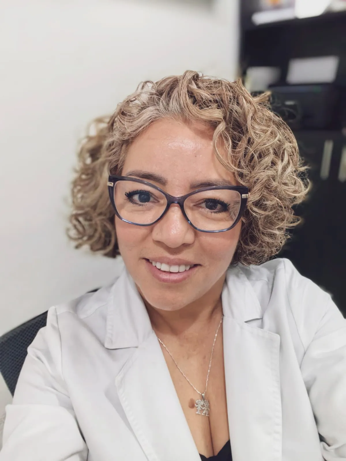 Dra. Fabiola Flores Arredondo, cirujana oftalmóloga en Cancún